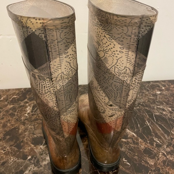 Burberry Beige and Black Patterned Rain Boots - Picture 5 of 6